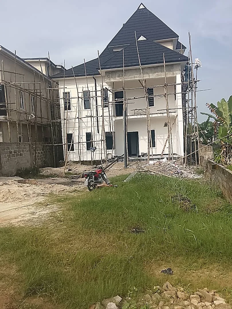 Duplex tile roof, mid-construction